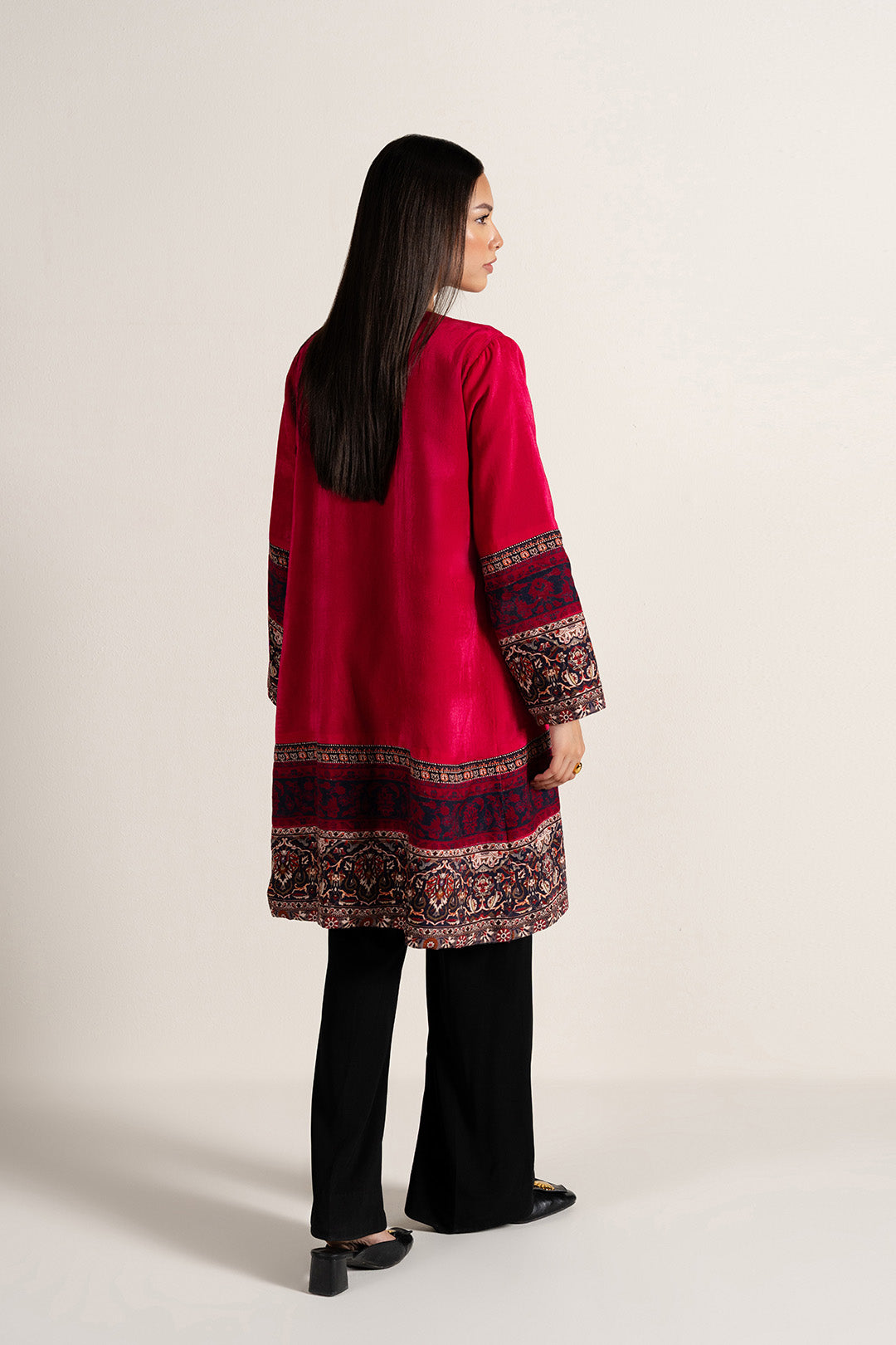 https://cdn.shopify.com/s/files/1/0611/8585/1568/files/W.FW25.189.T-4.jpg?v=1763103637