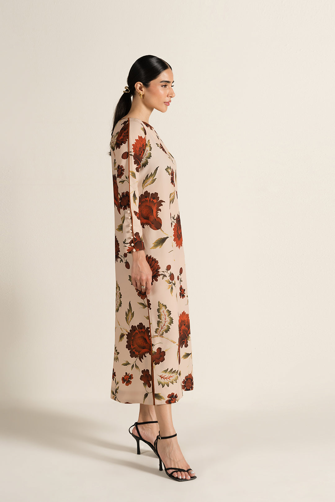 https://cdn.shopify.com/s/files/1/0611/8585/1568/files/W.FW25.196.T-3.jpg?v=1763103711