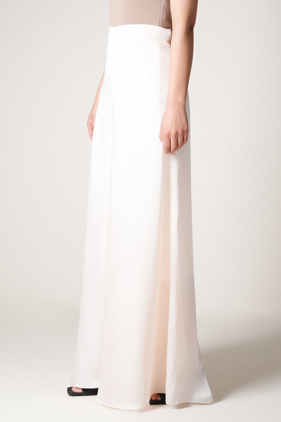 https://cdn.shopify.com/s/files/1/0611/8585/1568/files/W.FW25.233.P-2.jpg?v=1764915748