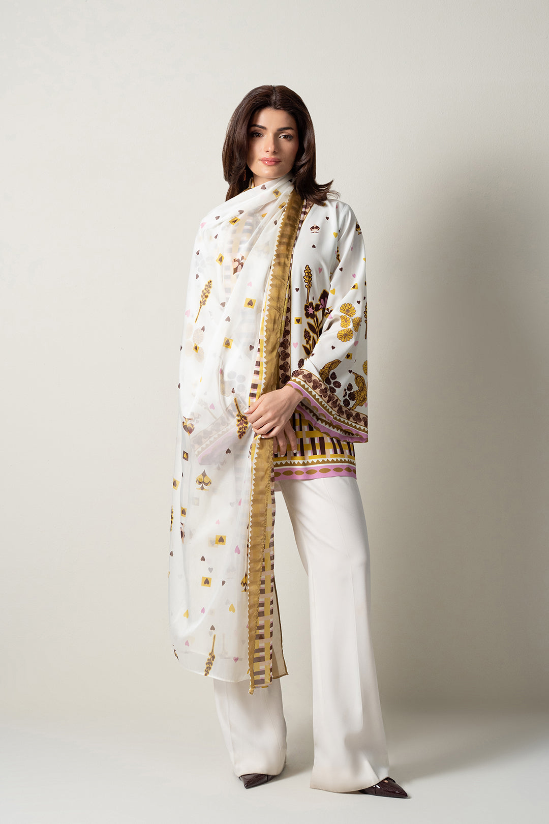 https://cdn.shopify.com/s/files/1/0611/8585/1568/files/W.FW25.235.T-3.jpg?v=1763705943
