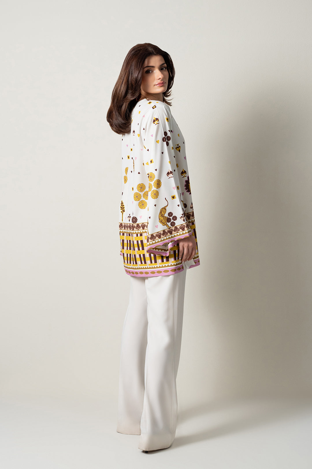 https://cdn.shopify.com/s/files/1/0611/8585/1568/files/W.FW25.235.T-4.jpg?v=1763705943