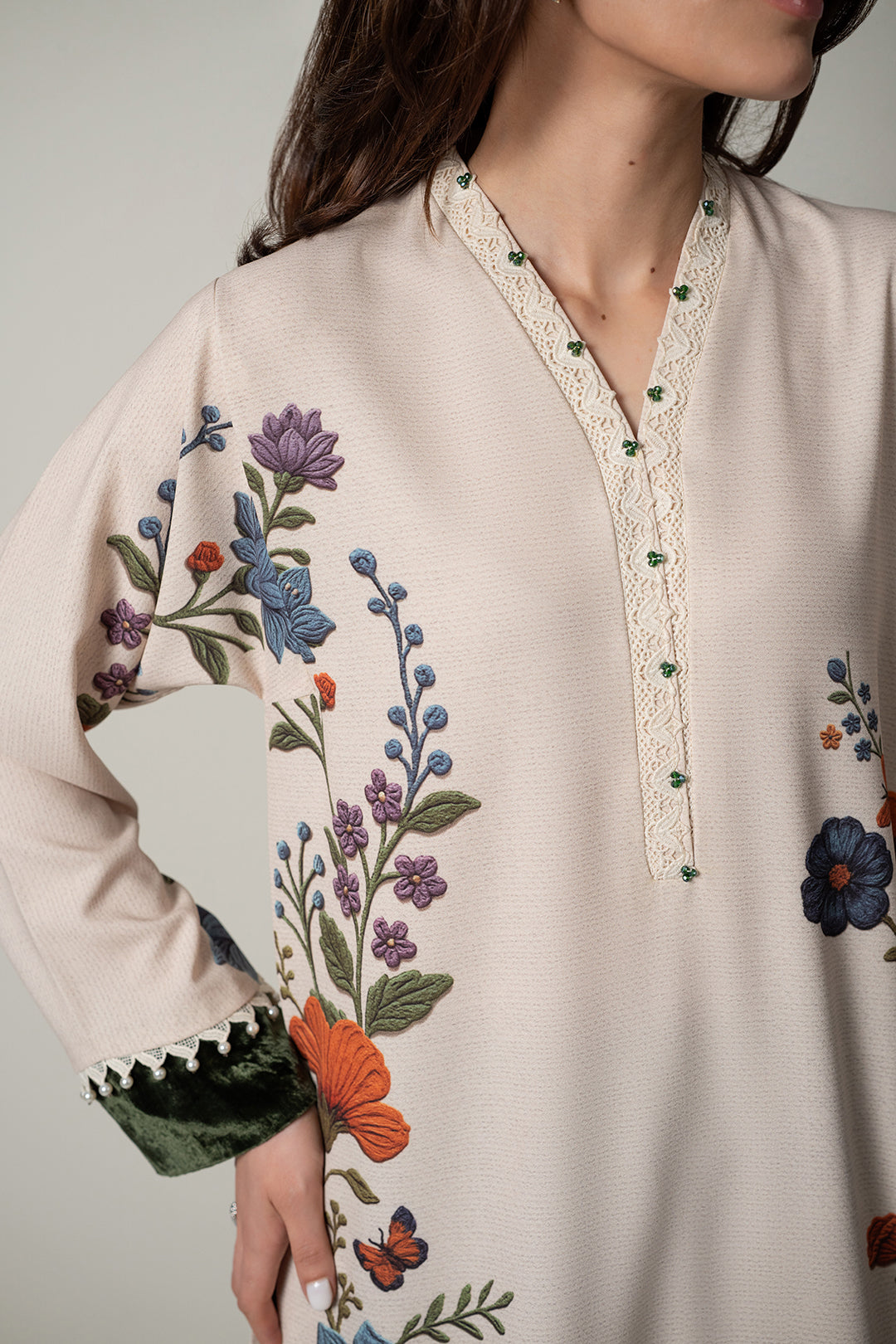 https://cdn.shopify.com/s/files/1/0611/8585/1568/files/W.FW25.239.T-2.jpg?v=1763706000