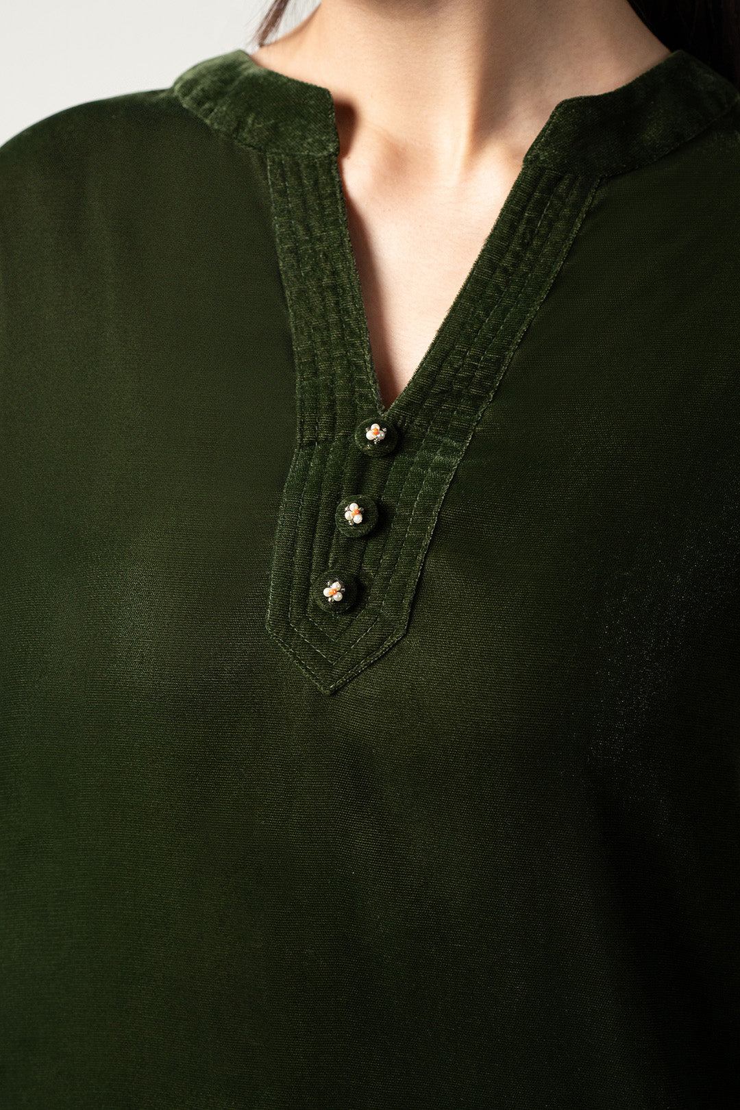 https://cdn.shopify.com/s/files/1/0611/8585/1568/files/W.FW25.240.T-2.jpg?v=1763706016