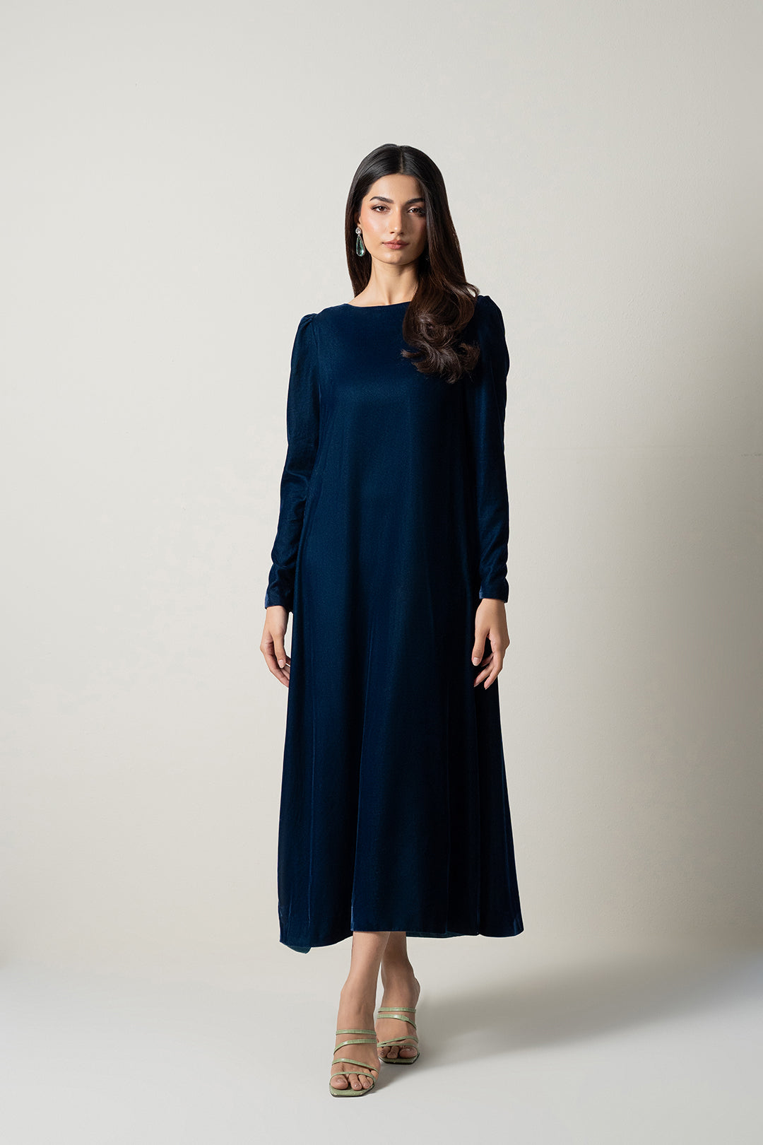 https://cdn.shopify.com/s/files/1/0611/8585/1568/files/W.FW25.241.T-1.jpg?v=1763706036