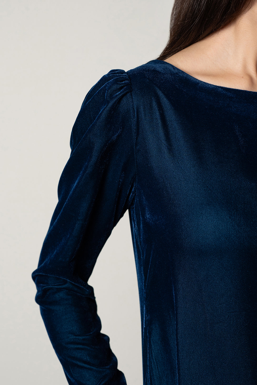 https://cdn.shopify.com/s/files/1/0611/8585/1568/files/W.FW25.241.T-2.jpg?v=1763706035