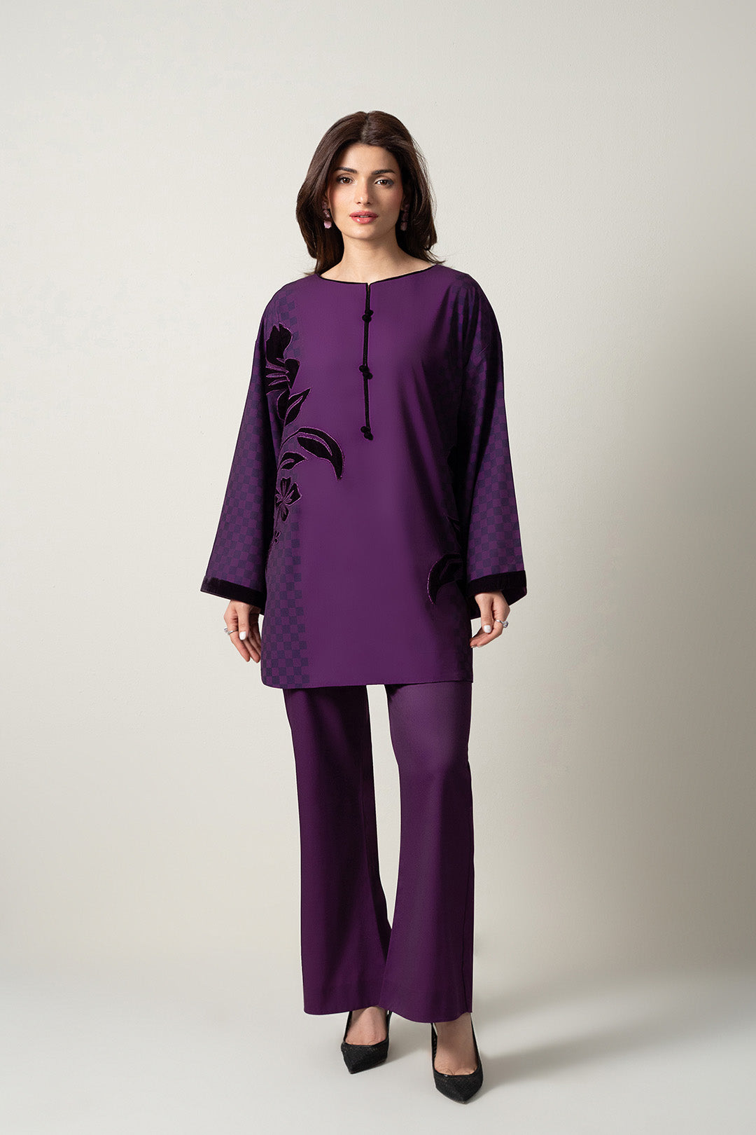 https://cdn.shopify.com/s/files/1/0611/8585/1568/files/W.FW25.245.T-1.jpg?v=1763706137