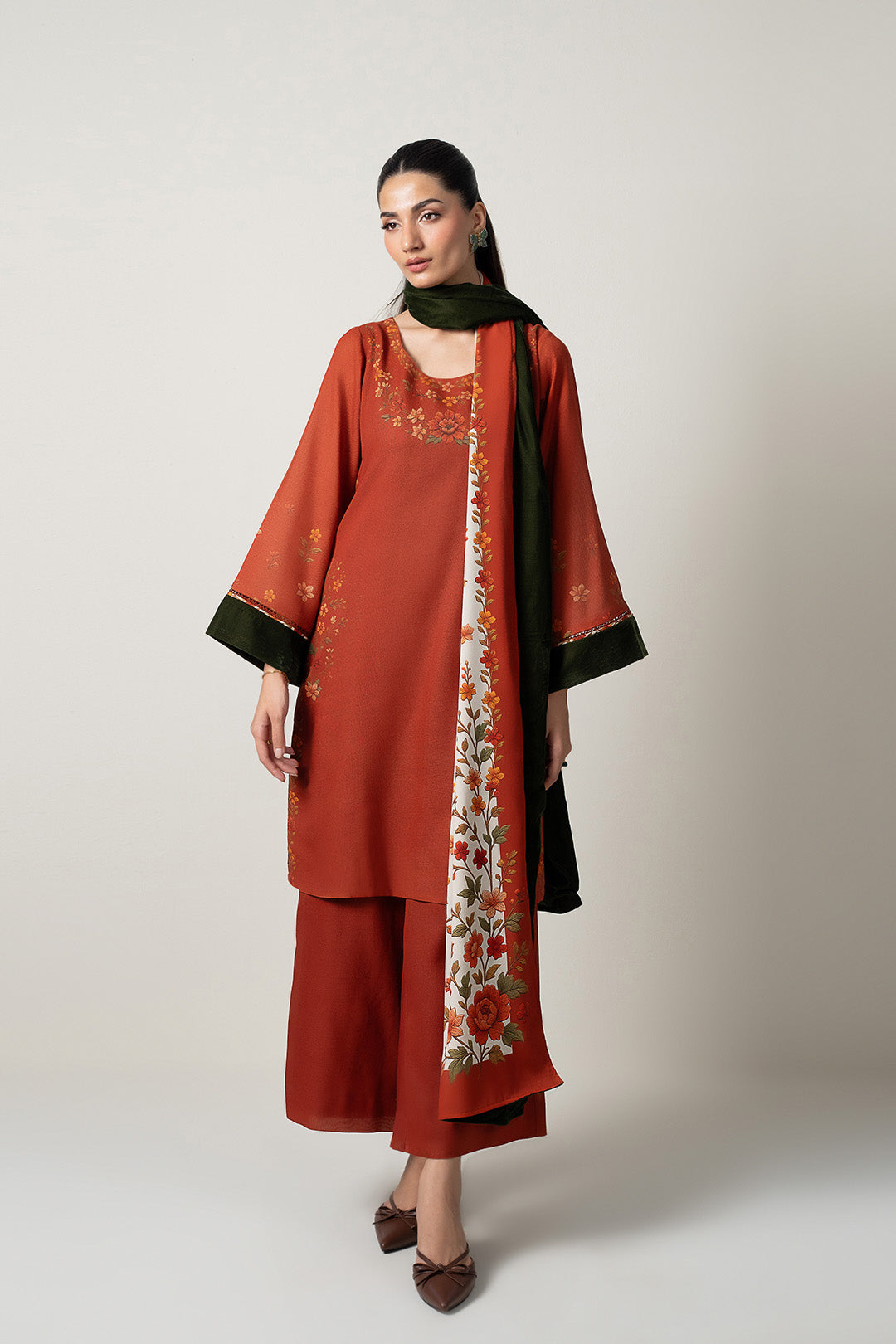 https://cdn.shopify.com/s/files/1/0611/8585/1568/files/W.FW25.249.T-3.jpg?v=1763708098
