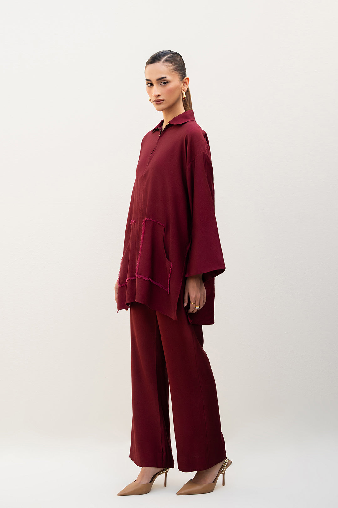 https://cdn.shopify.com/s/files/1/0611/8585/1568/files/W.FW25.257.T-3.jpg?v=1764225097