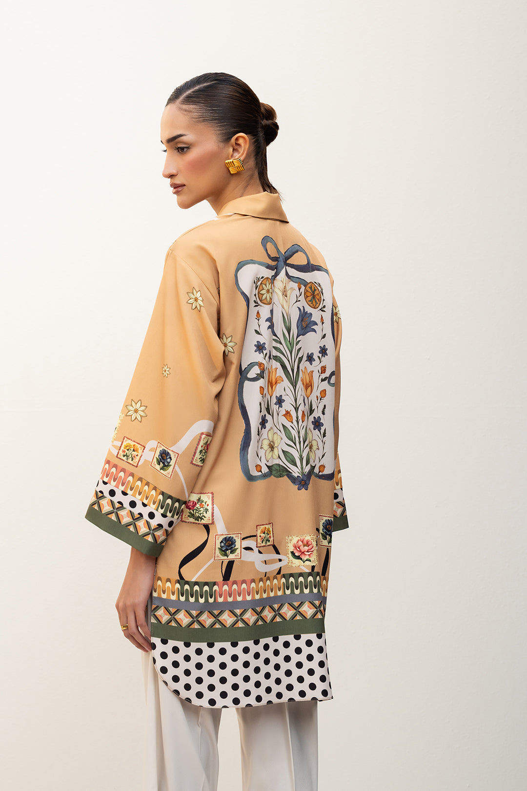 https://cdn.shopify.com/s/files/1/0611/8585/1568/files/W.FW25.259.T-4.jpg?v=1764225122