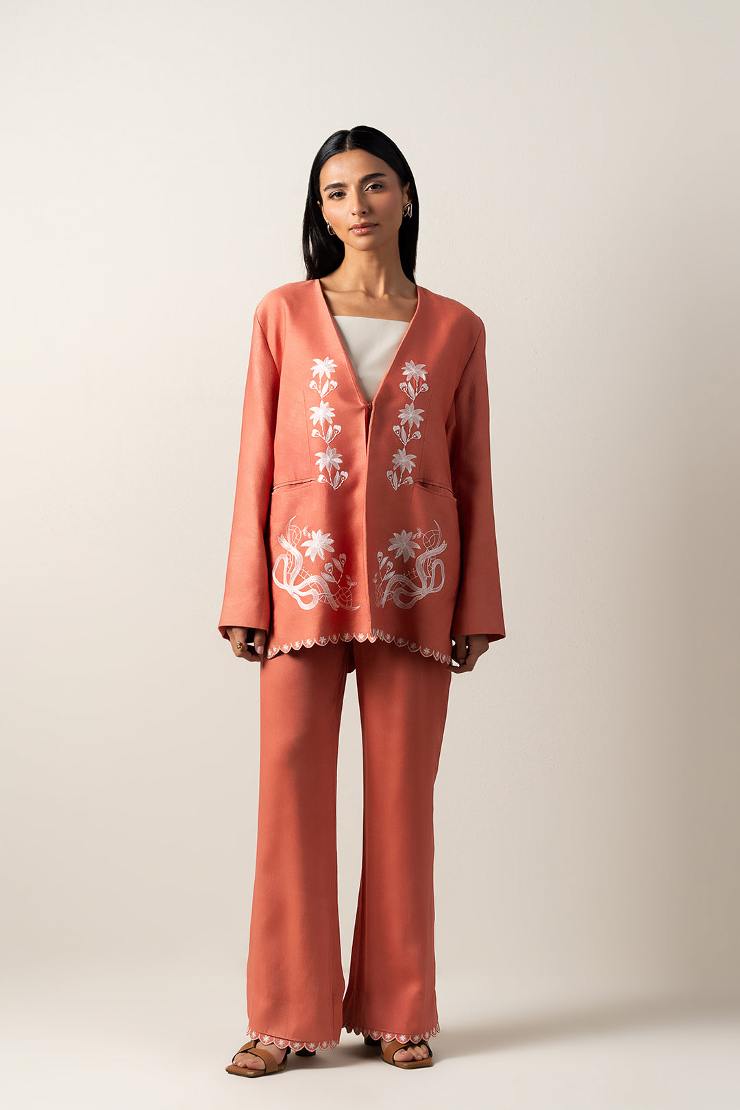 https://cdn.shopify.com/s/files/1/0611/8585/1568/files/W.FW25.260.T-1.jpg?v=1764225134