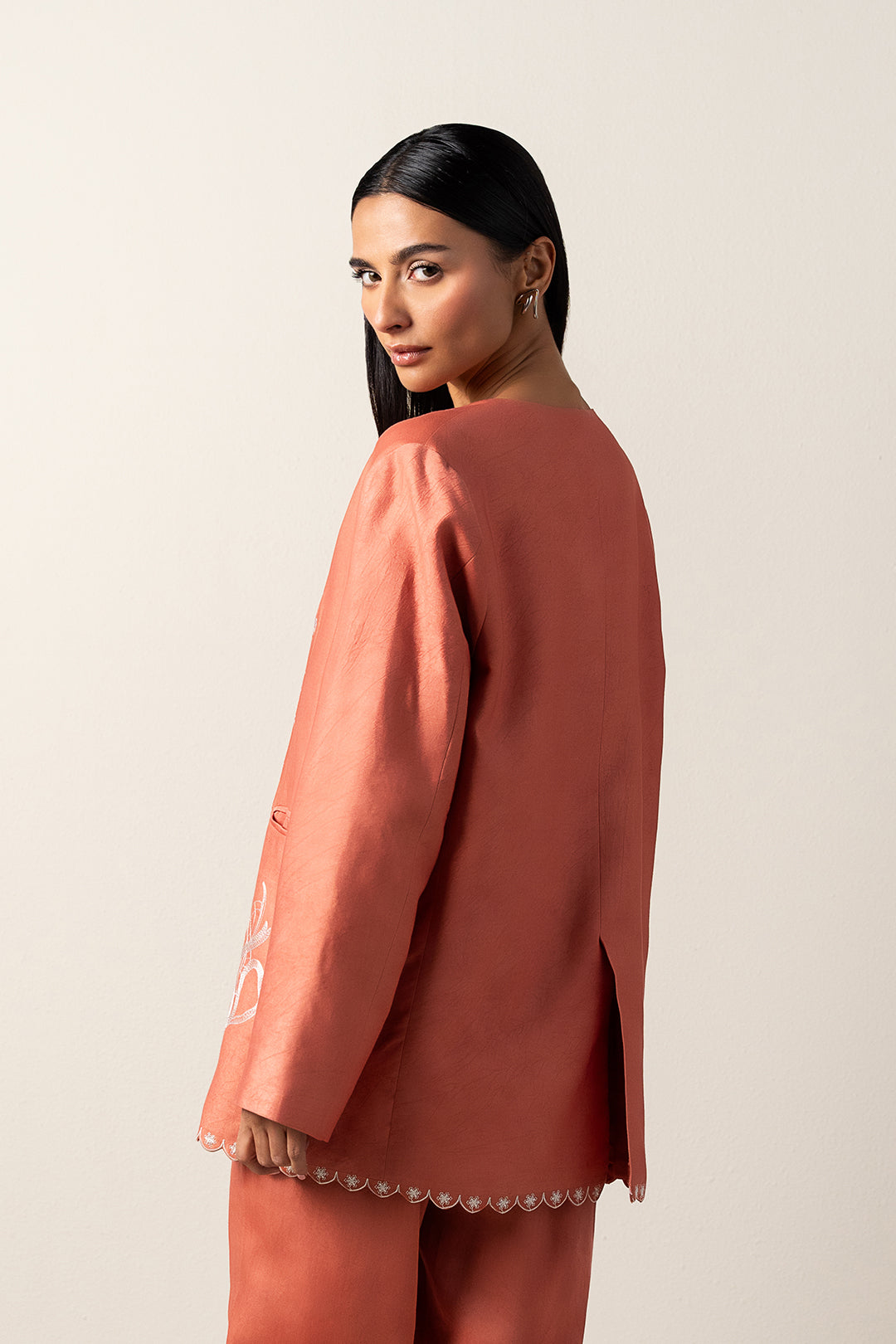 https://cdn.shopify.com/s/files/1/0611/8585/1568/files/W.FW25.260.T-4.jpg?v=1764225134