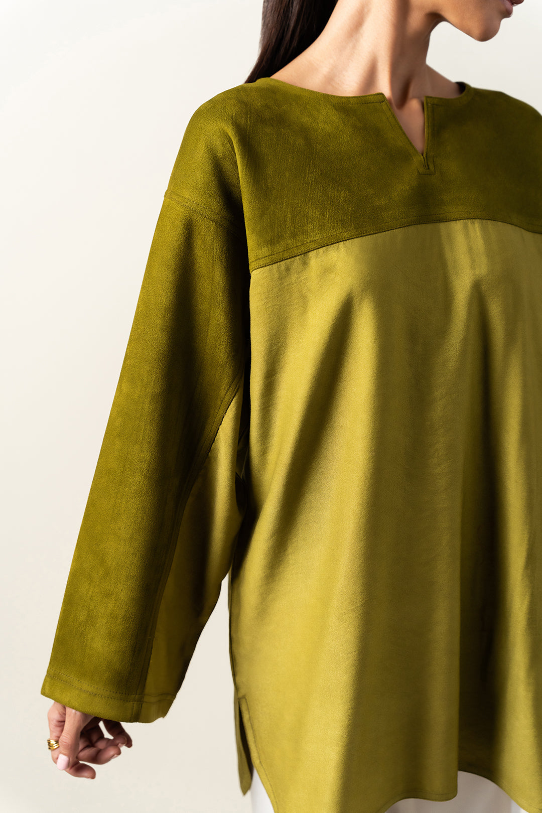 https://cdn.shopify.com/s/files/1/0611/8585/1568/files/W.FW25.261.T-2.jpg?v=1764225146