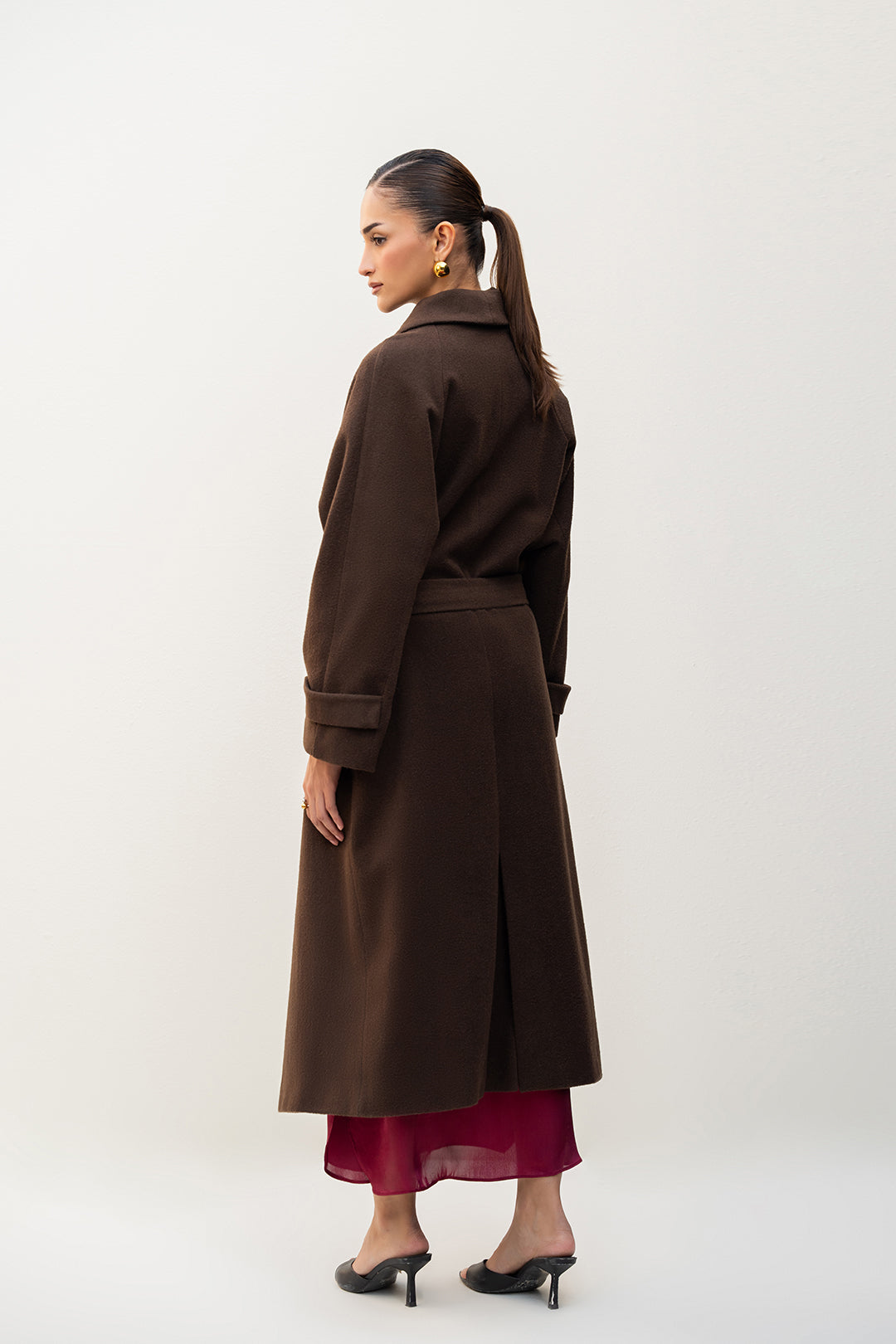 https://cdn.shopify.com/s/files/1/0611/8585/1568/files/W.FW25.262.T-5.jpg?v=1764225158
