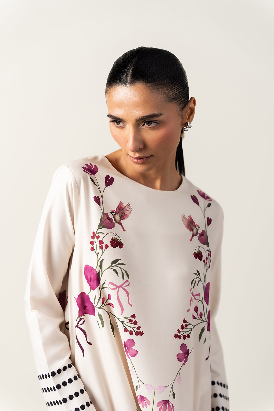 https://cdn.shopify.com/s/files/1/0611/8585/1568/files/W.FW25.265.T-2.jpg?v=1764225197