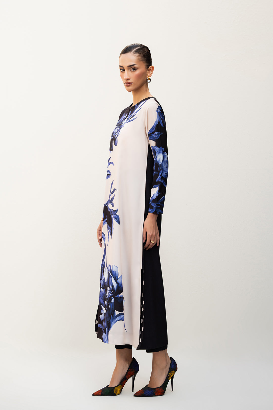 https://cdn.shopify.com/s/files/1/0611/8585/1568/files/W.FW25.266.T-3.jpg?v=1764225209