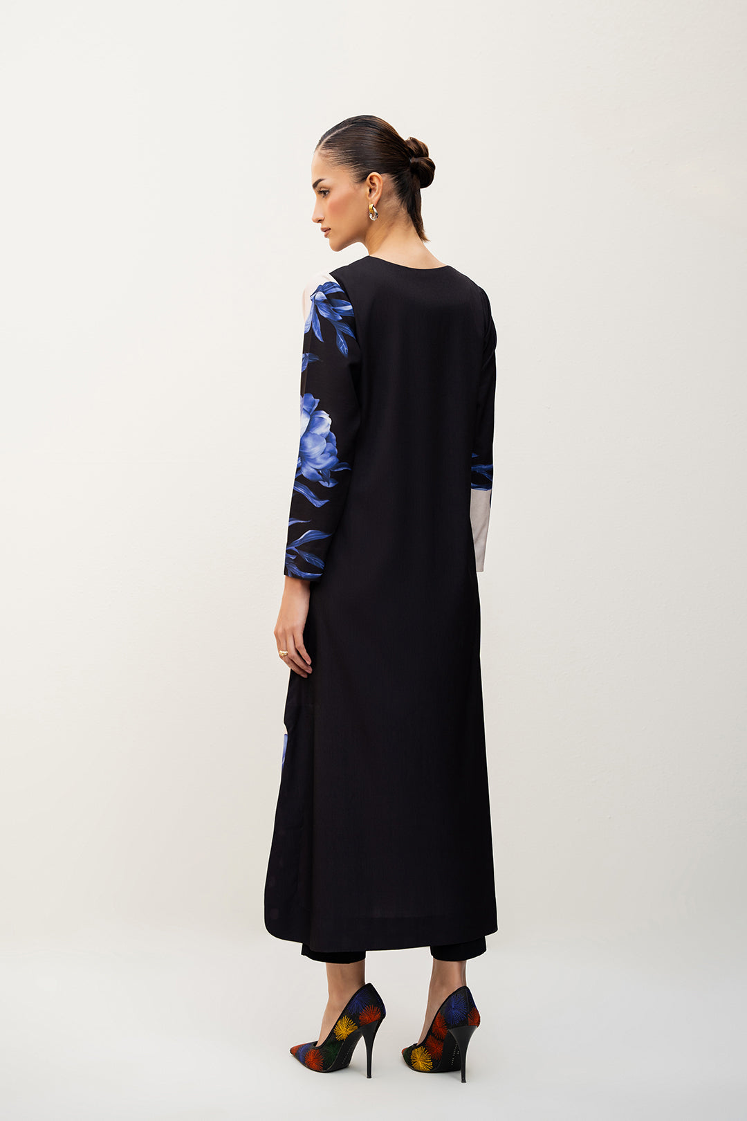 https://cdn.shopify.com/s/files/1/0611/8585/1568/files/W.FW25.266.T-4.jpg?v=1764225209