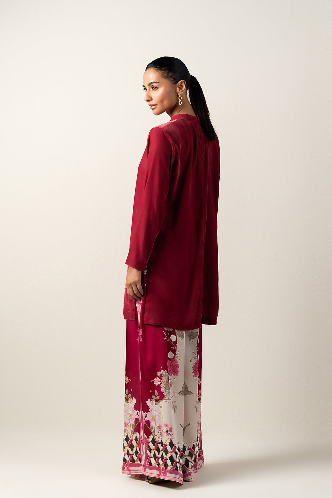 https://cdn.shopify.com/s/files/1/0611/8585/1568/files/W.FW25.268.T-4.jpg?v=1764225239