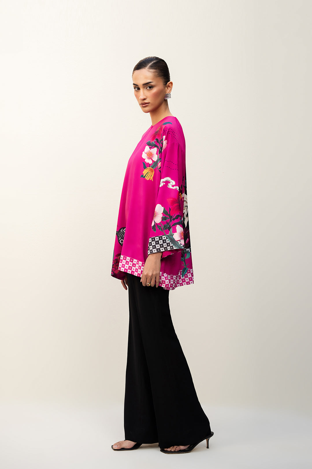 https://cdn.shopify.com/s/files/1/0611/8585/1568/files/W.FW25.269.T-3.jpg?v=1764225320