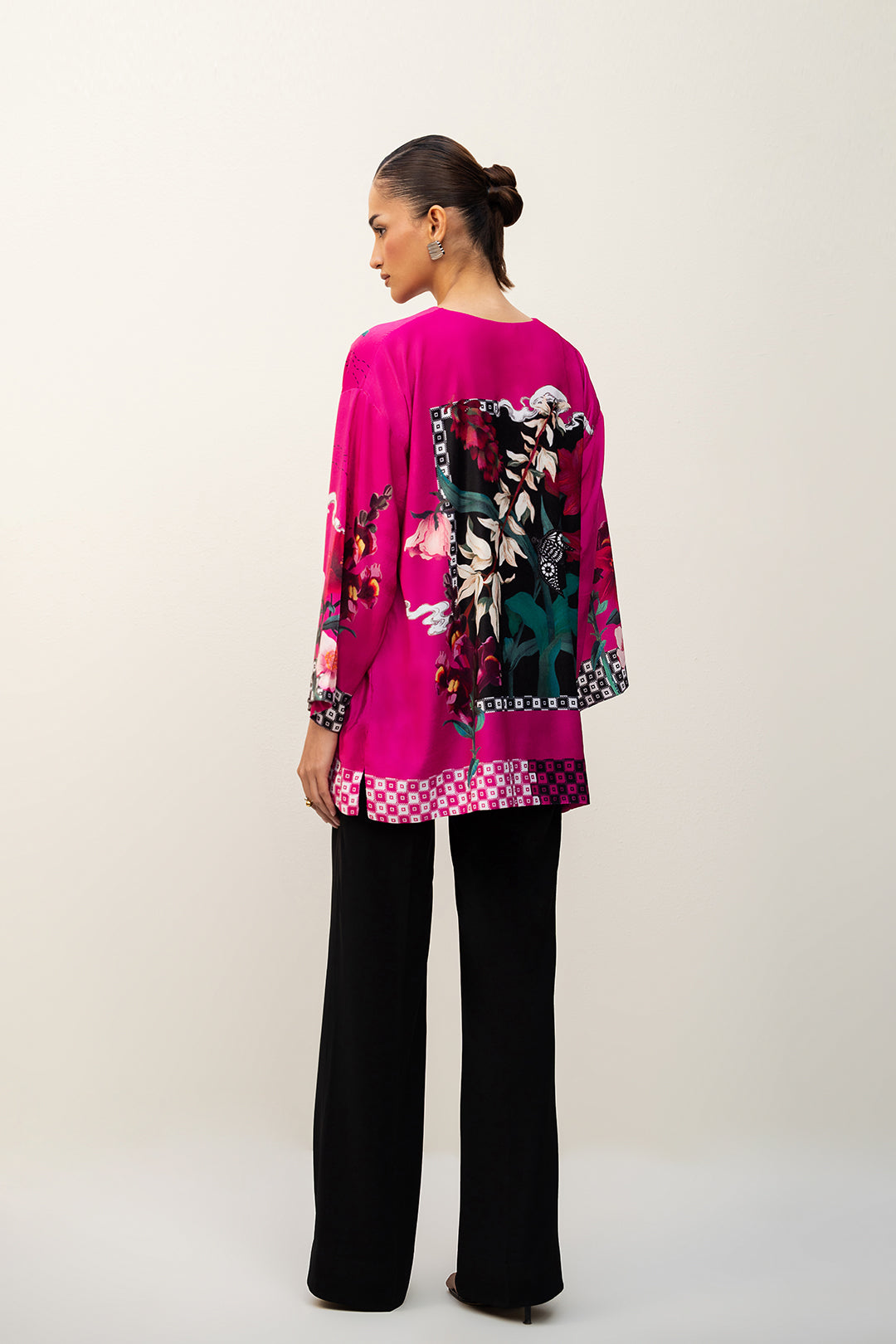 https://cdn.shopify.com/s/files/1/0611/8585/1568/files/W.FW25.269.T-4.jpg?v=1764225320