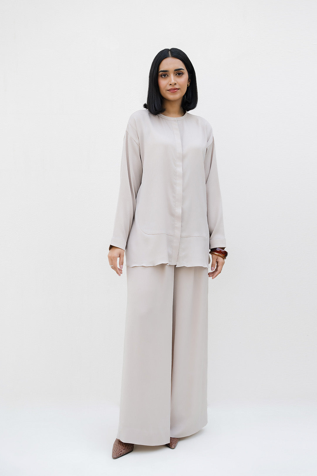 https://cdn.shopify.com/s/files/1/0611/8585/1568/files/W.FW25.293.T-1.jpg?v=1761630791