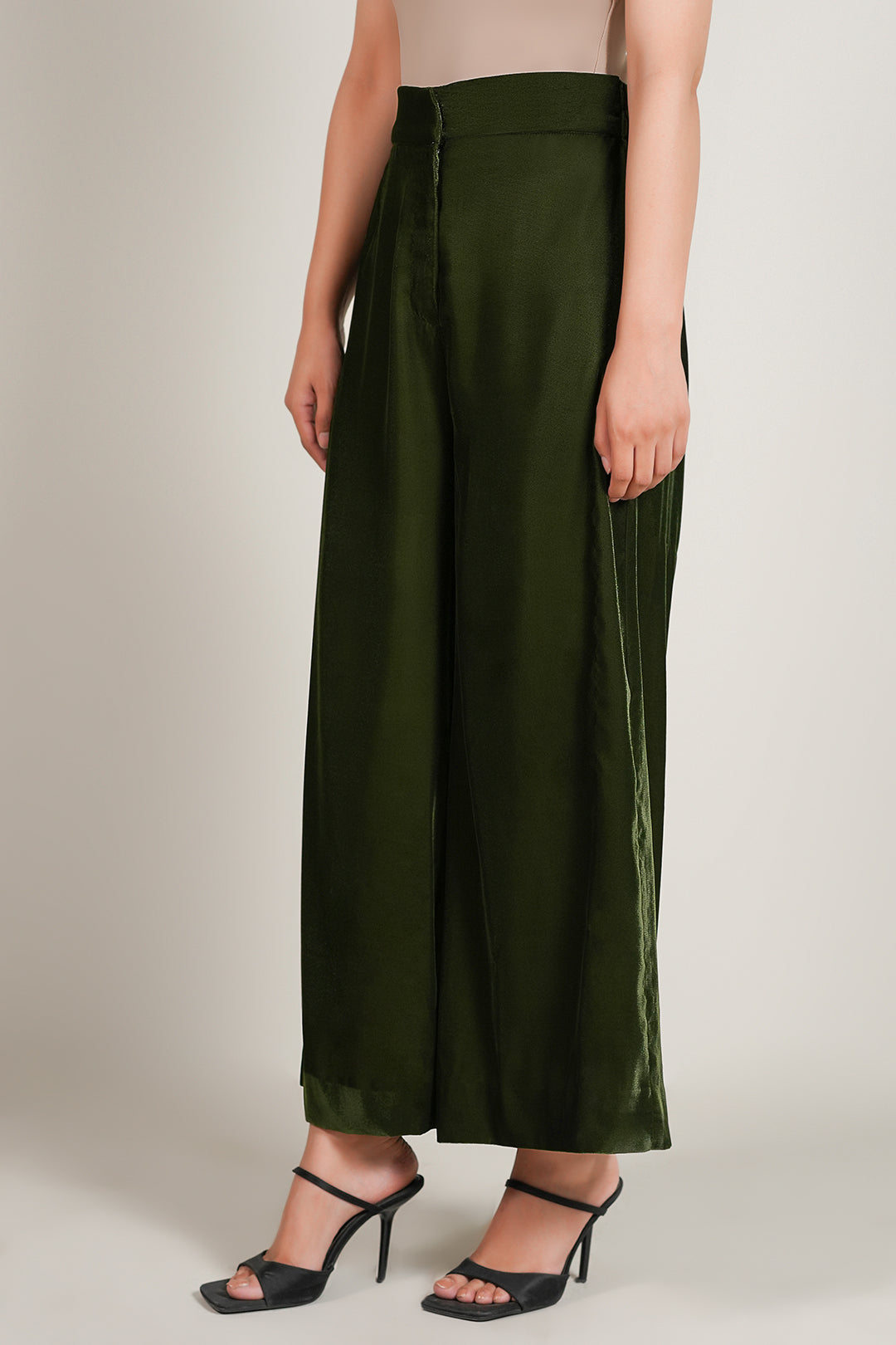 https://cdn.shopify.com/s/files/1/0611/8585/1568/files/W.FW25.296.P-1.jpg?v=1763706951