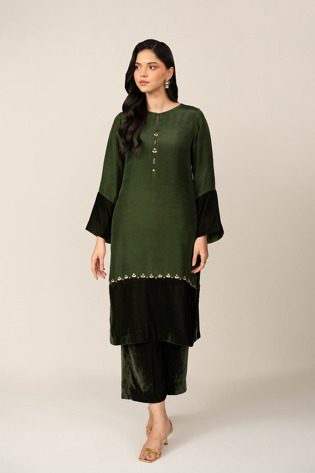 https://cdn.shopify.com/s/files/1/0611/8585/1568/files/W.FW25.301.T-1.jpg?v=1766128627