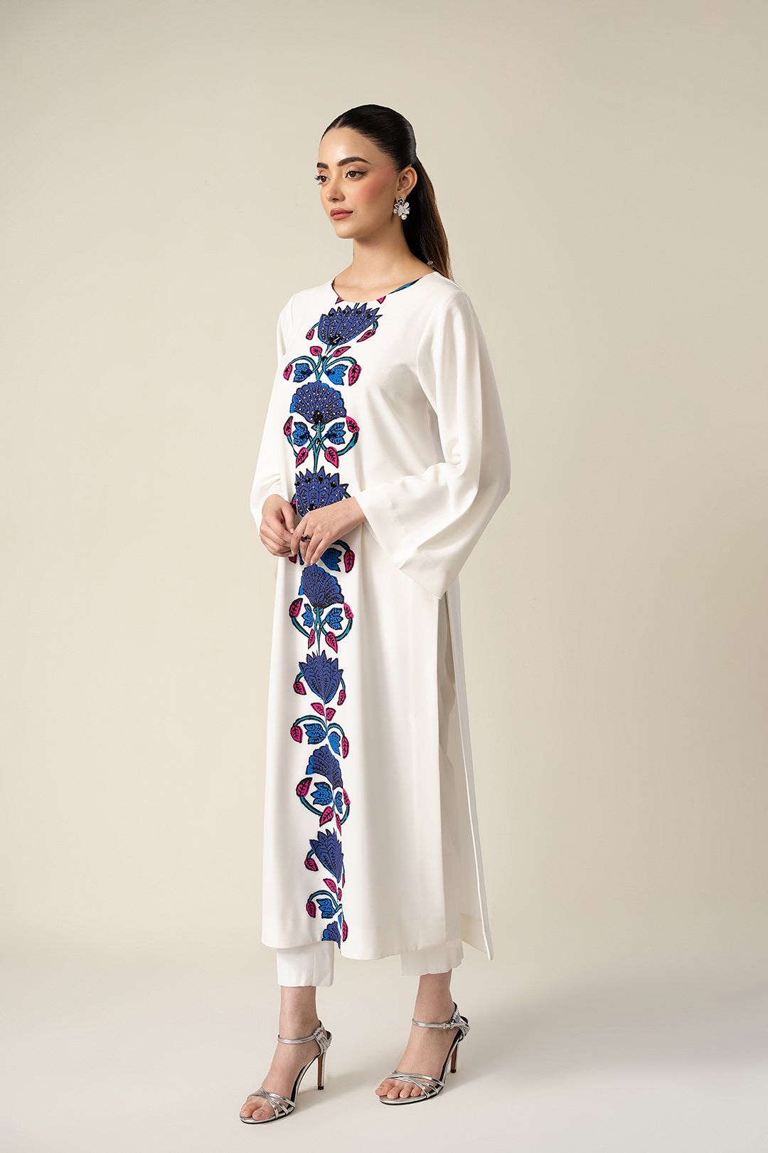 https://cdn.shopify.com/s/files/1/0611/8585/1568/files/W.FW25.303.T-3.jpg?v=1766128651