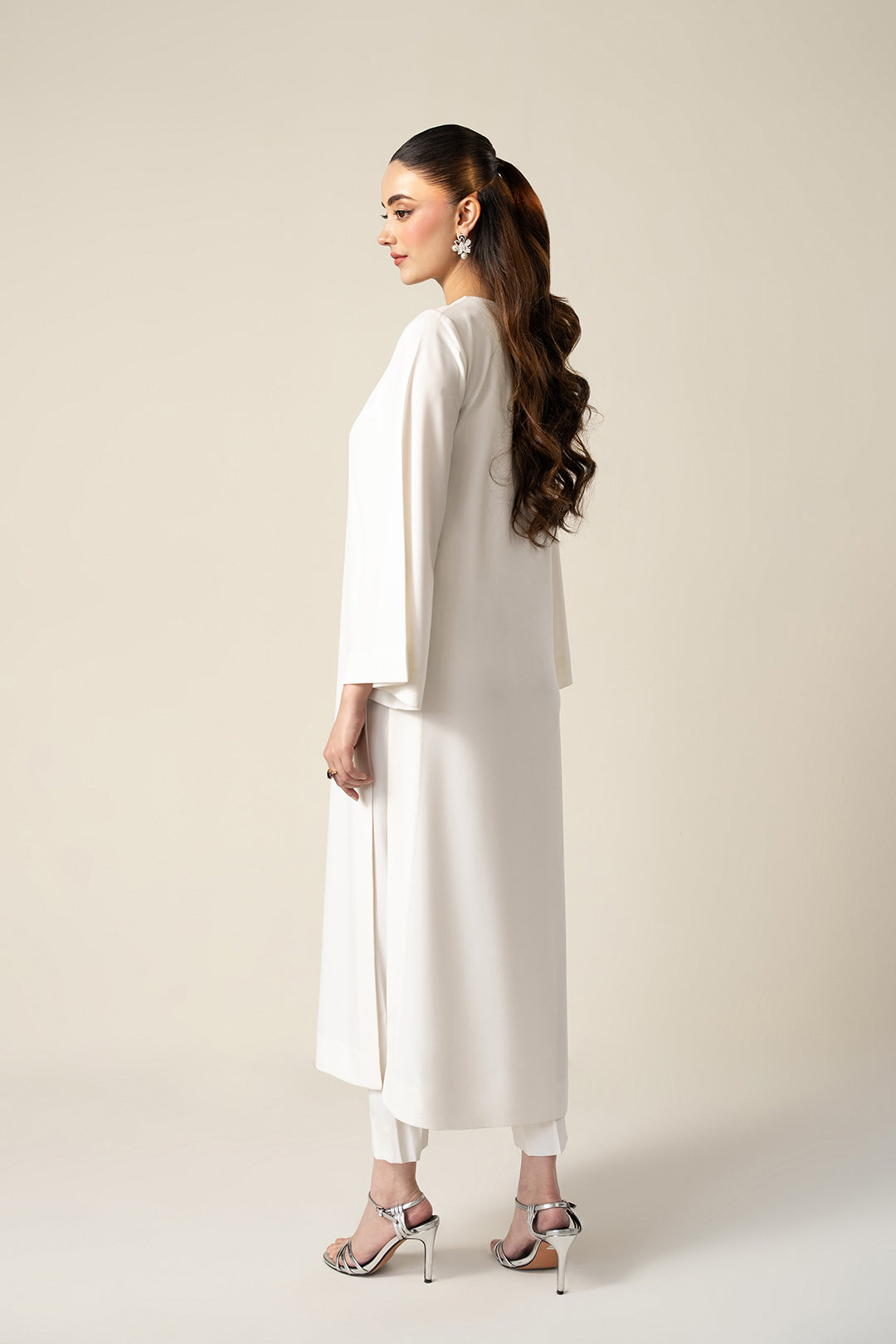 https://cdn.shopify.com/s/files/1/0611/8585/1568/files/W.FW25.303.T-4.jpg?v=1766128651