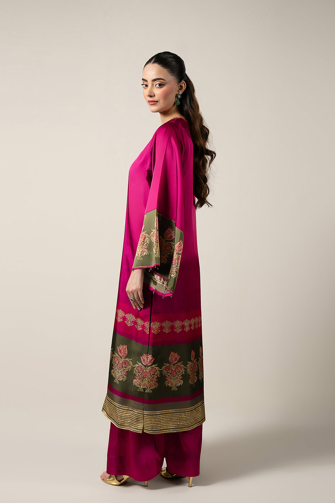 https://cdn.shopify.com/s/files/1/0611/8585/1568/files/W.FW25.304.T-4.jpg?v=1766128670