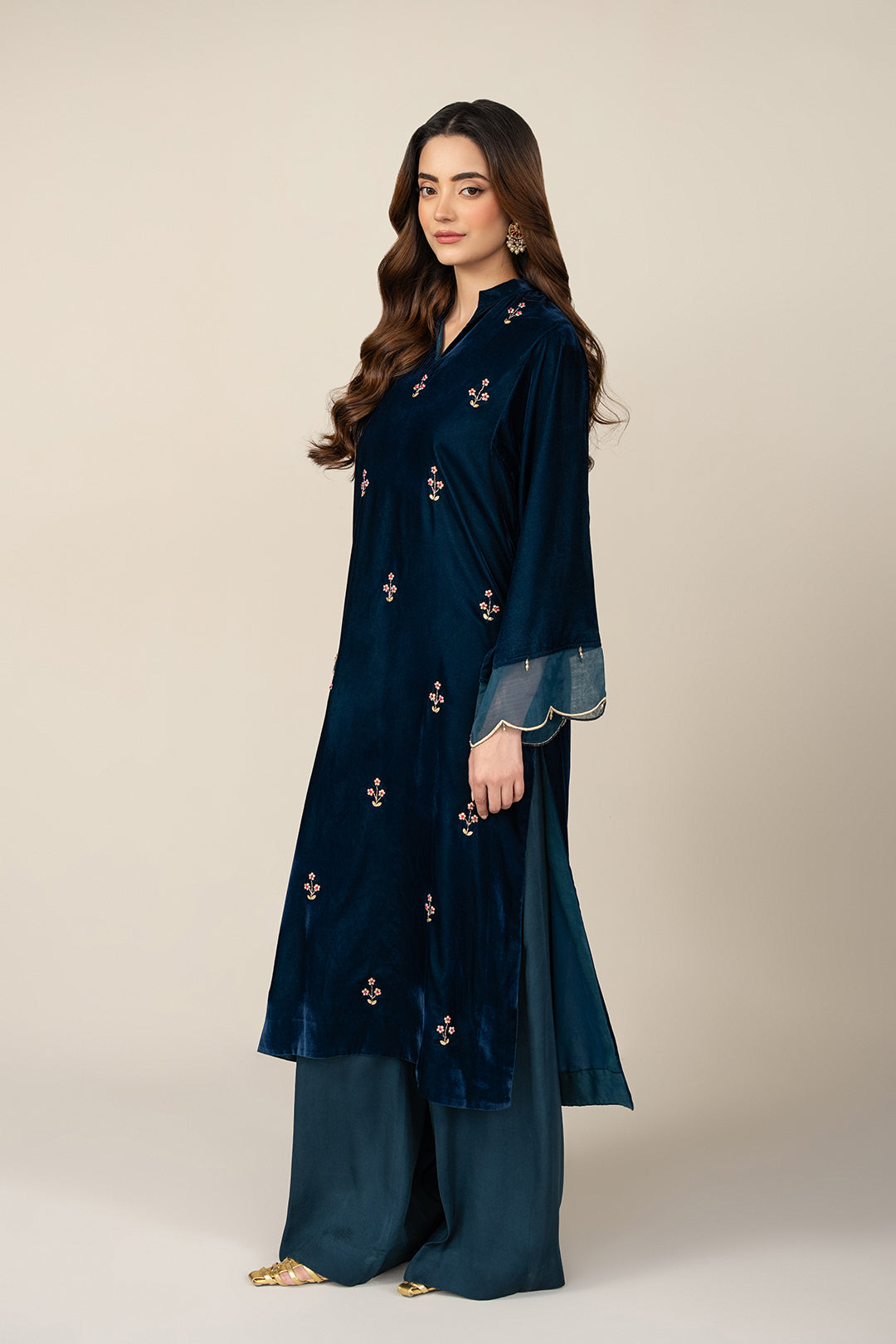 https://cdn.shopify.com/s/files/1/0611/8585/1568/files/W.FW25.307.T-3.jpg?v=1766128697