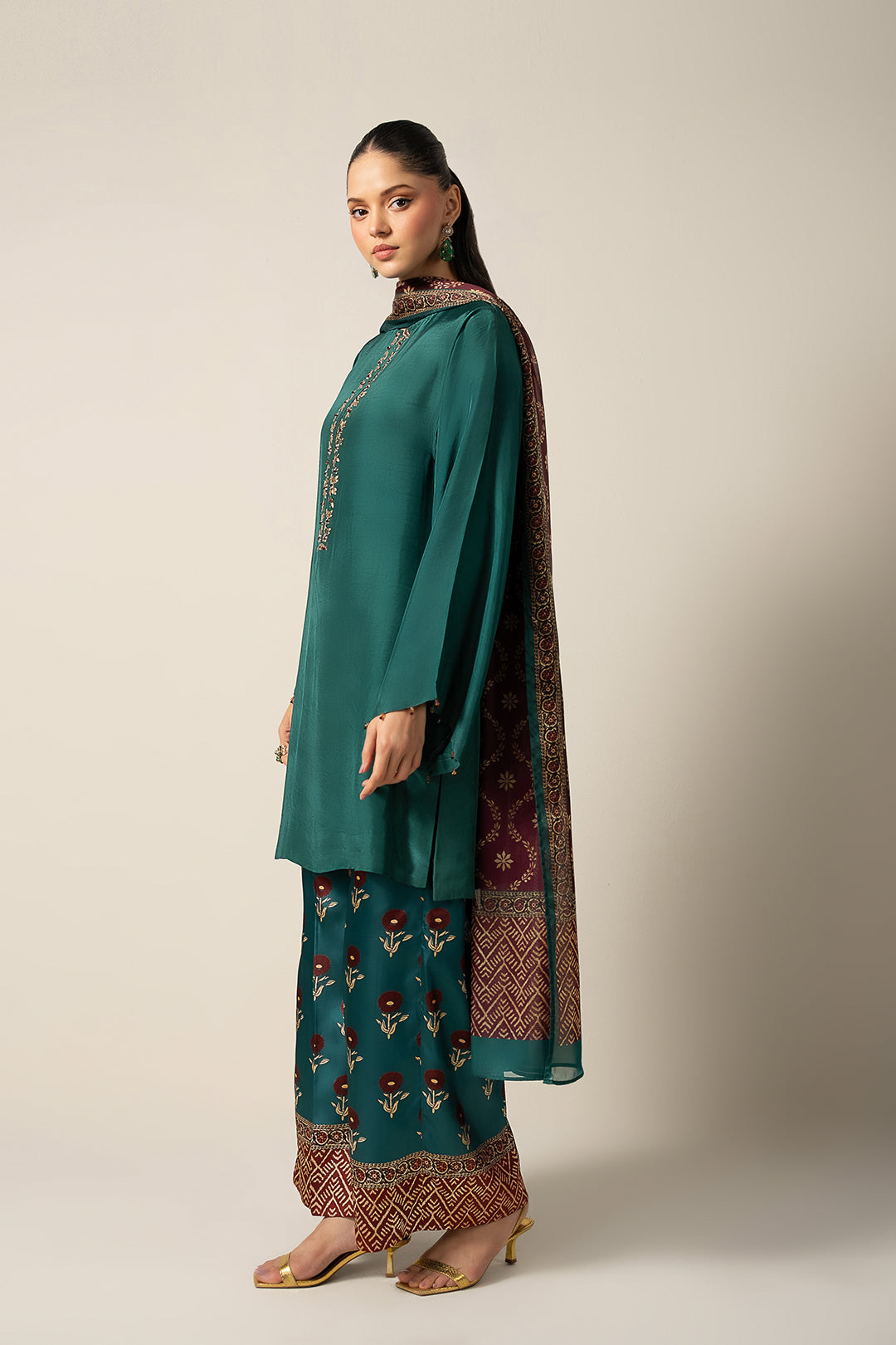 https://cdn.shopify.com/s/files/1/0611/8585/1568/files/W.FW25.309.T-3.jpg?v=1766128730