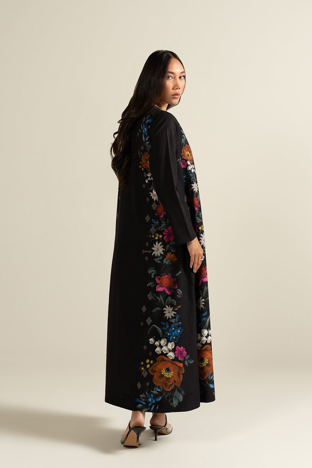 https://cdn.shopify.com/s/files/1/0611/8585/1568/files/W.FW25.379.T-4.jpg?v=1765522069