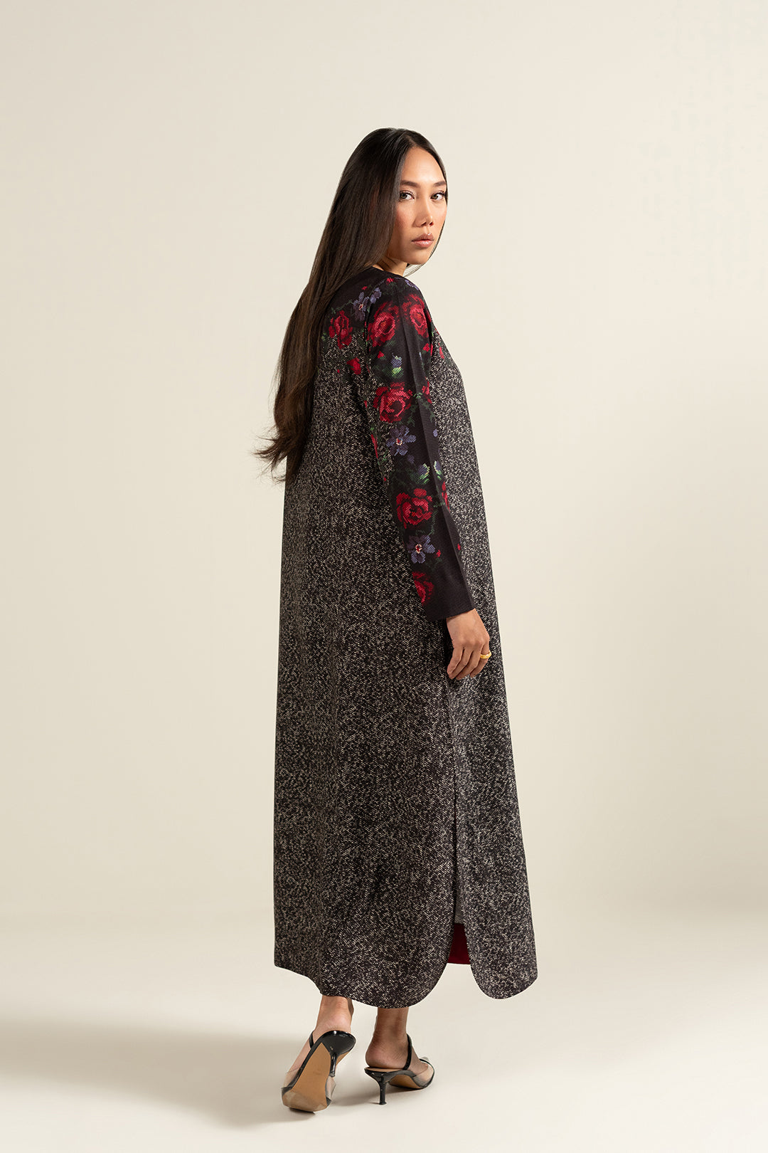 https://cdn.shopify.com/s/files/1/0611/8585/1568/files/W.FW25.380.T-4.jpg?v=1765522079