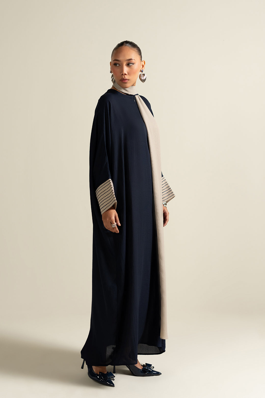 https://cdn.shopify.com/s/files/1/0611/8585/1568/files/W.FW25.386.T-3.jpg?v=1765522140