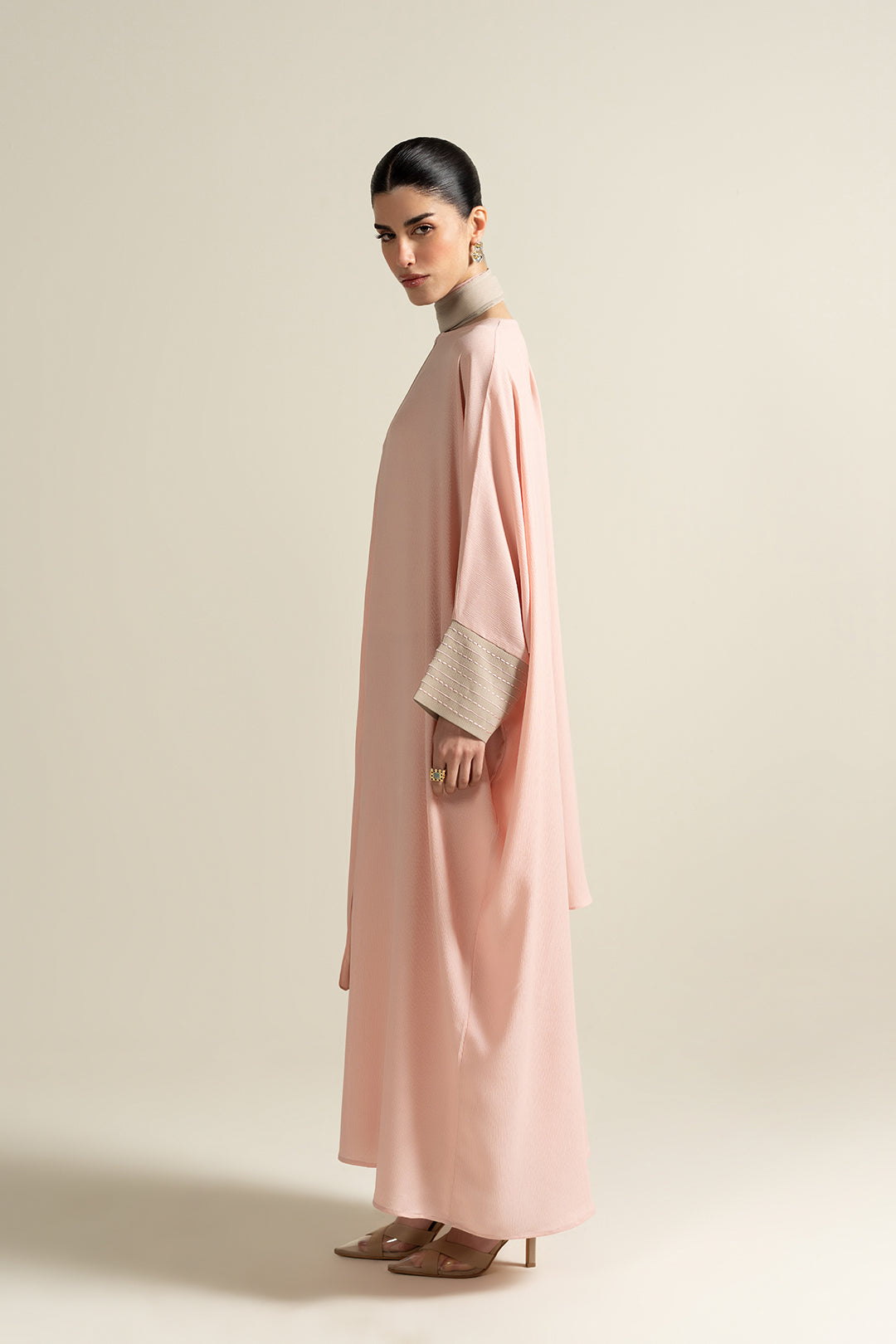 https://cdn.shopify.com/s/files/1/0611/8585/1568/files/W.FW25.387.T-3.jpg?v=1765522473