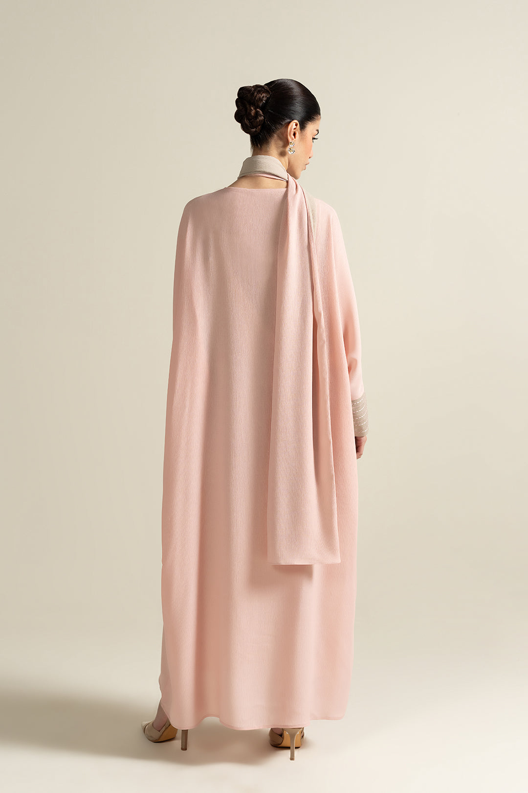 https://cdn.shopify.com/s/files/1/0611/8585/1568/files/W.FW25.387.T-4.jpg?v=1765522473