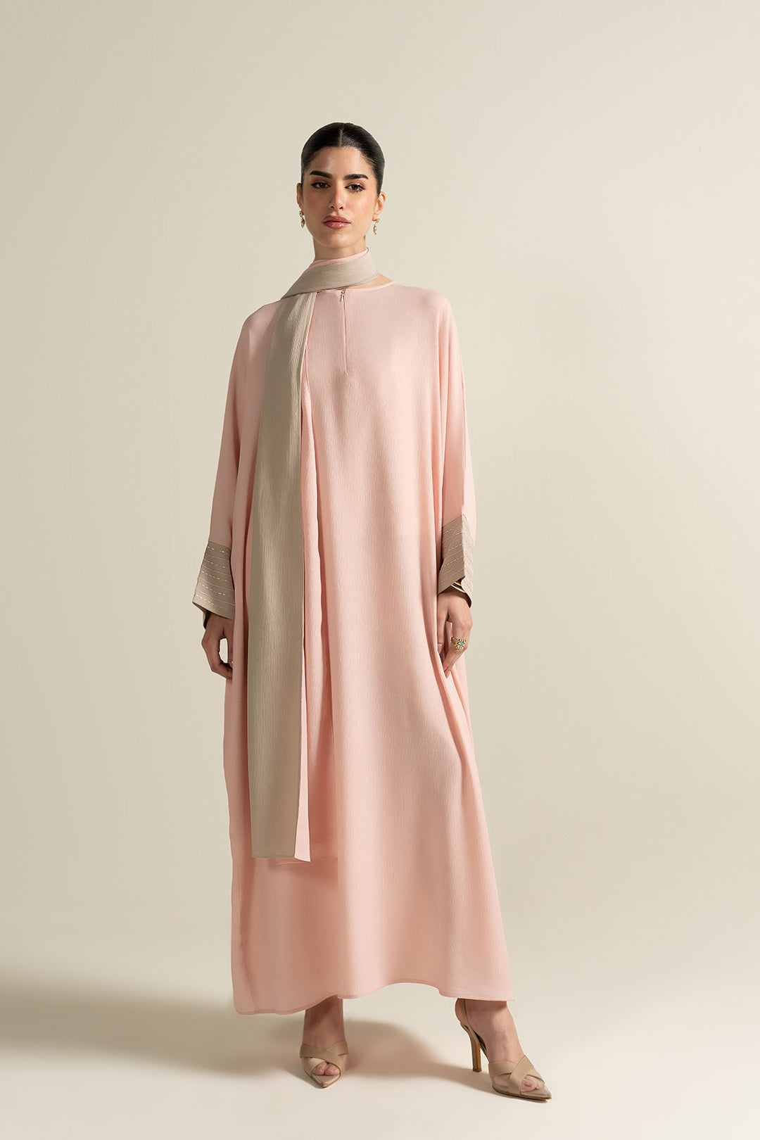 https://cdn.shopify.com/s/files/1/0611/8585/1568/files/W.FW25.388.T-3.jpg?v=1765522484