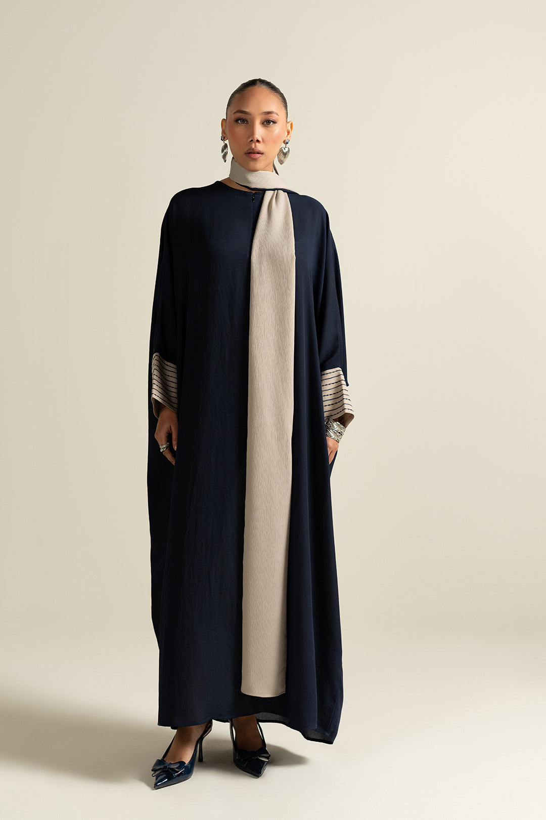 https://cdn.shopify.com/s/files/1/0611/8585/1568/files/W.FW25.389.T-4.jpg?v=1765522496