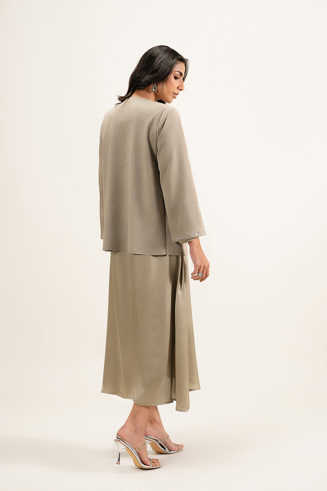 https://cdn.shopify.com/s/files/1/0611/8585/1568/files/W.FW26.042.T-4.jpg?v=1769153034