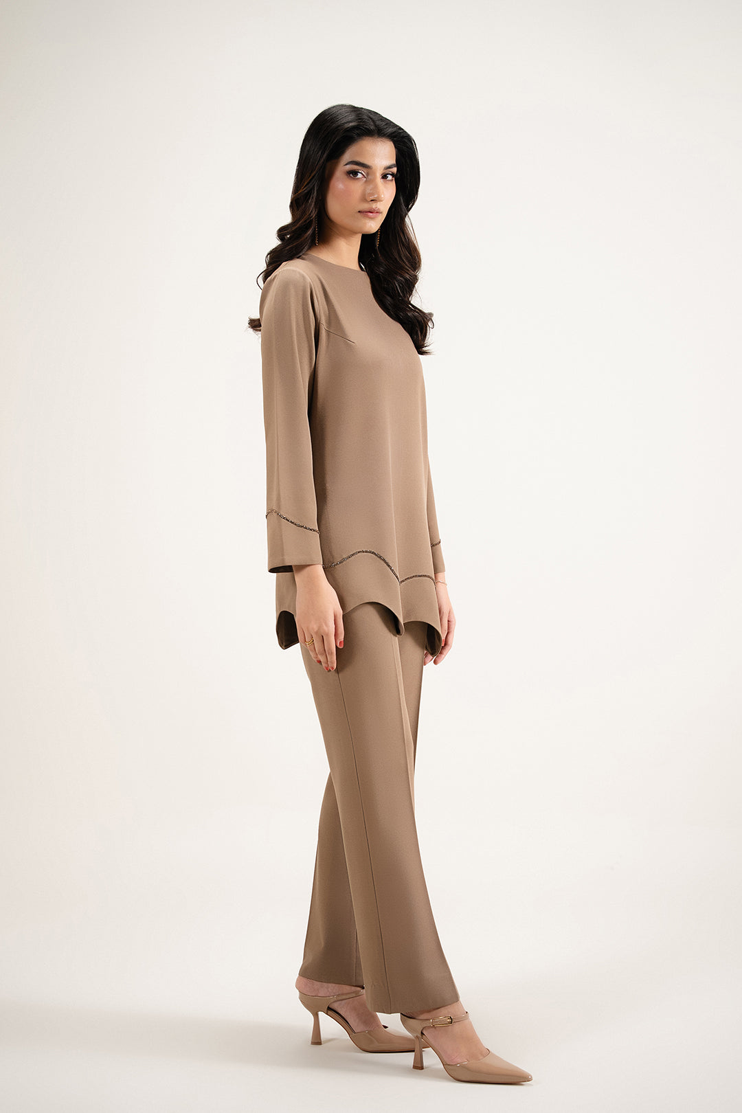 https://cdn.shopify.com/s/files/1/0611/8585/1568/files/W.FW26.047.T-3.jpg?v=1769153098