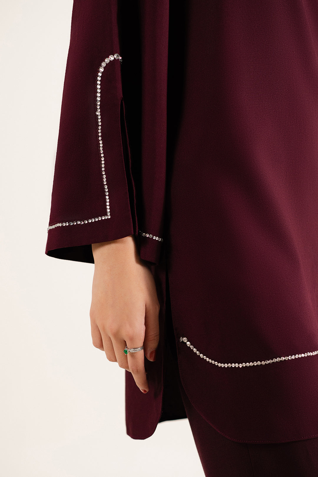 https://cdn.shopify.com/s/files/1/0611/8585/1568/files/W.FW26.049.T-2.jpg?v=1769153123