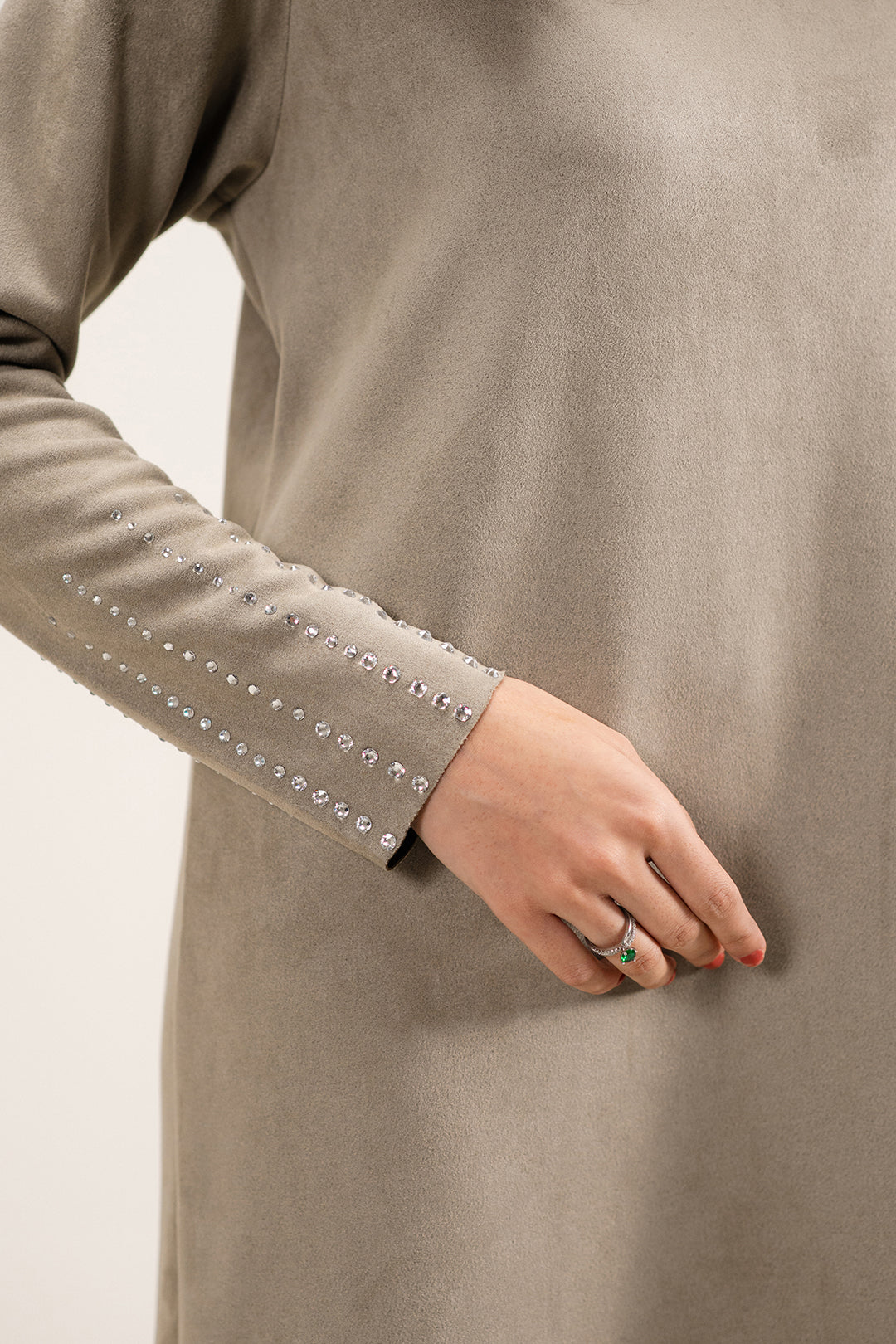 https://cdn.shopify.com/s/files/1/0611/8585/1568/files/W.FW26.054.T-2.jpg?v=1769153188