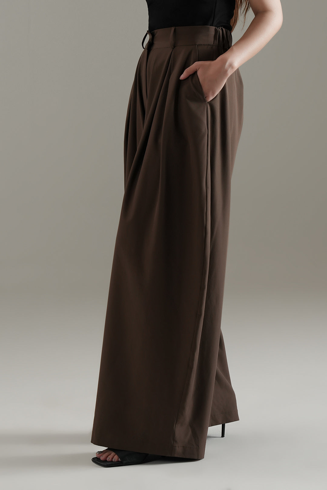 EASE PLEAT PANTS