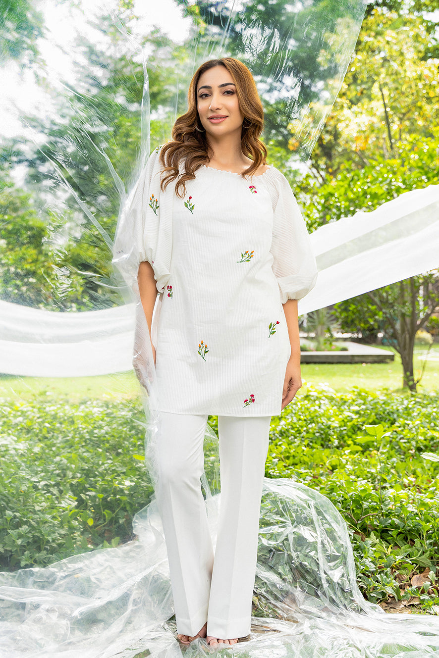 https://cdn.shopify.com/s/files/1/0611/8585/1568/products/W.SS21.161.T-1.jpg?v=1736338051