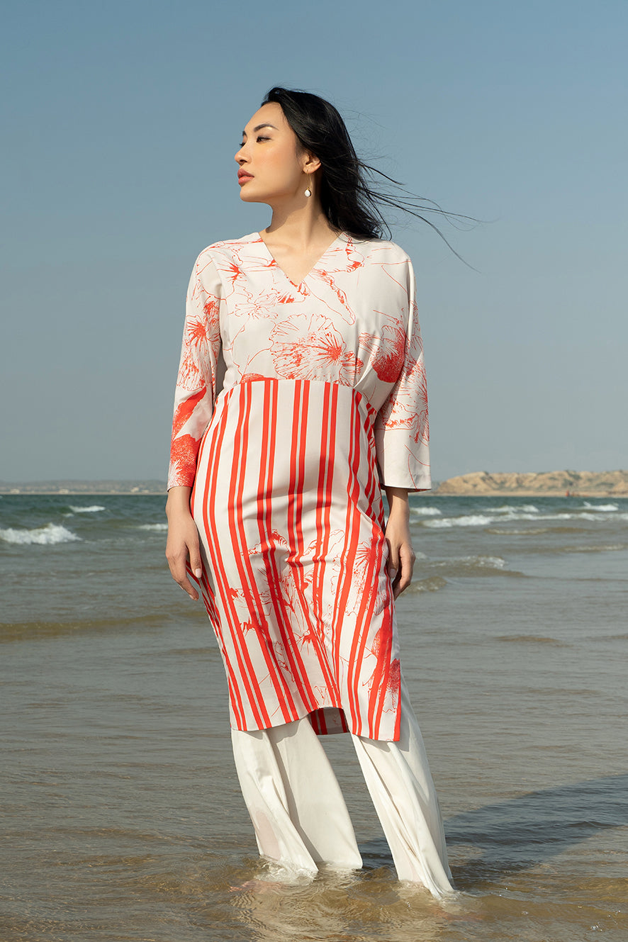https://cdn.shopify.com/s/files/1/0611/8585/1568/products/W.SS22.094.T-1.jpg?v=1736338392