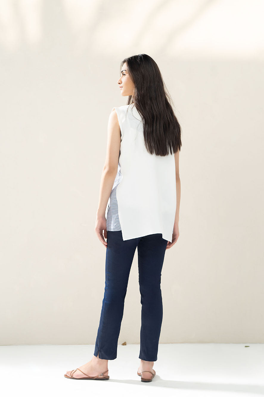 https://cdn.shopify.com/s/files/1/0611/8585/1568/products/W.SS22.122.T-4.jpg?v=1736338451
