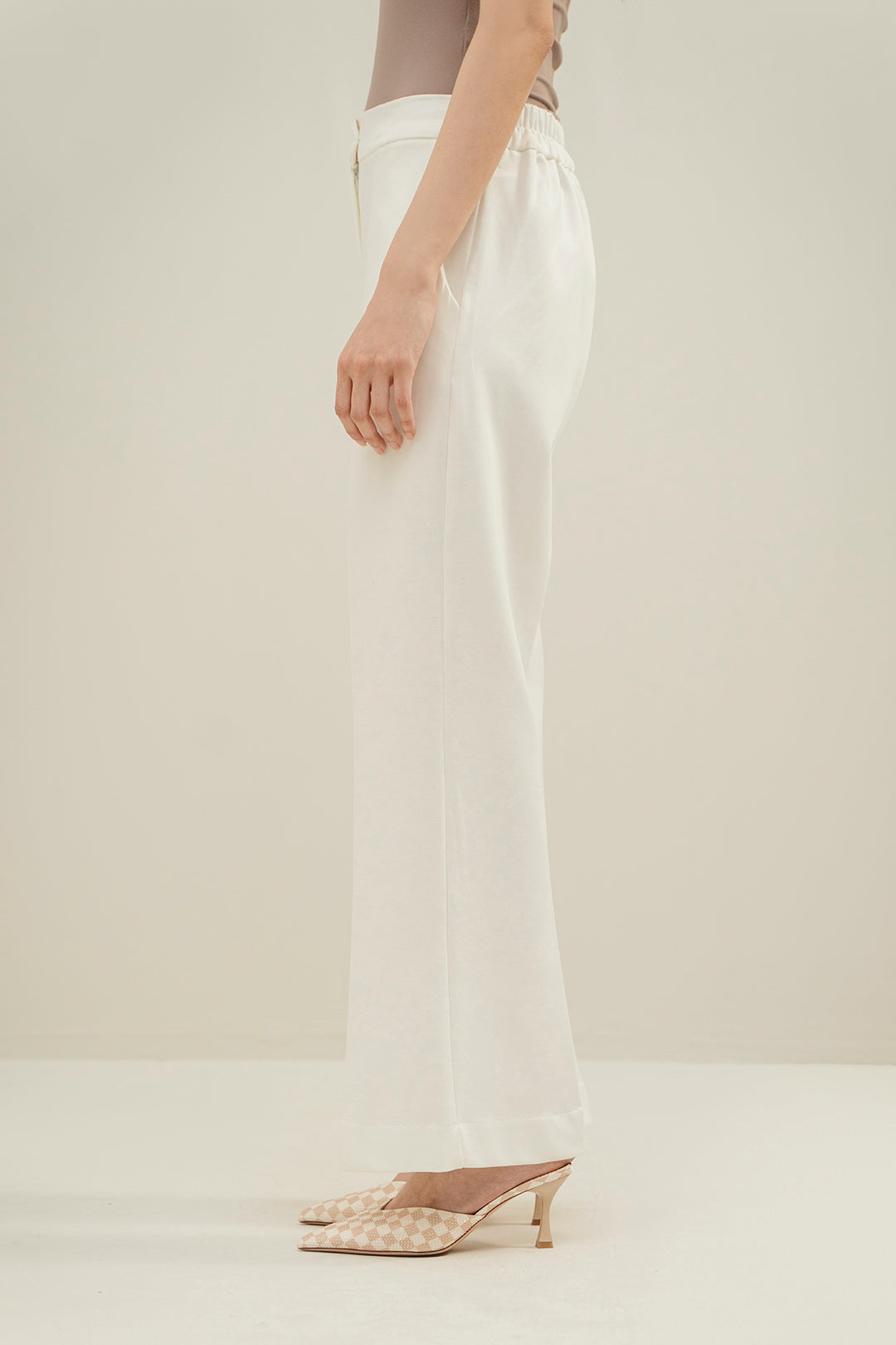 https://cdn.shopify.com/s/files/1/0611/8585/1568/files/W.SS22.199.P-2_4682f26e-6419-40e8-bc2a-d55cd41c8437.jpg?v=1736336387