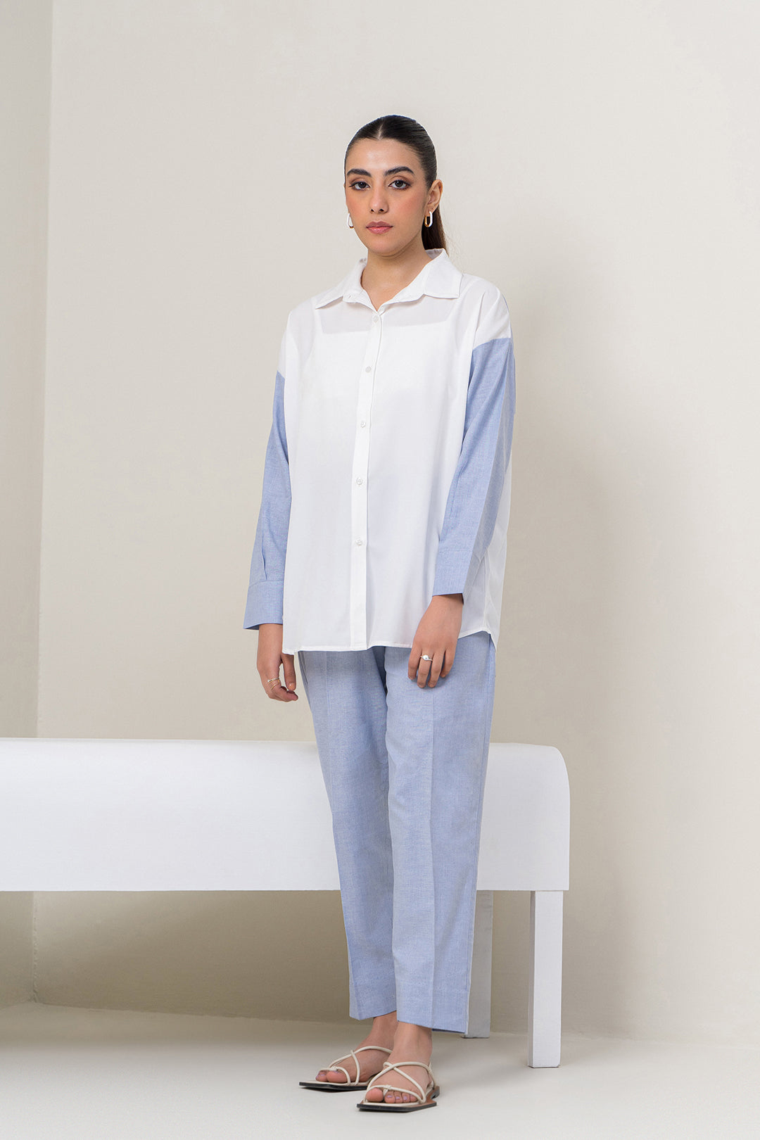 https://cdn.shopify.com/s/files/1/0611/8585/1568/products/W.SS22.295.T-1.jpg?v=1736338122