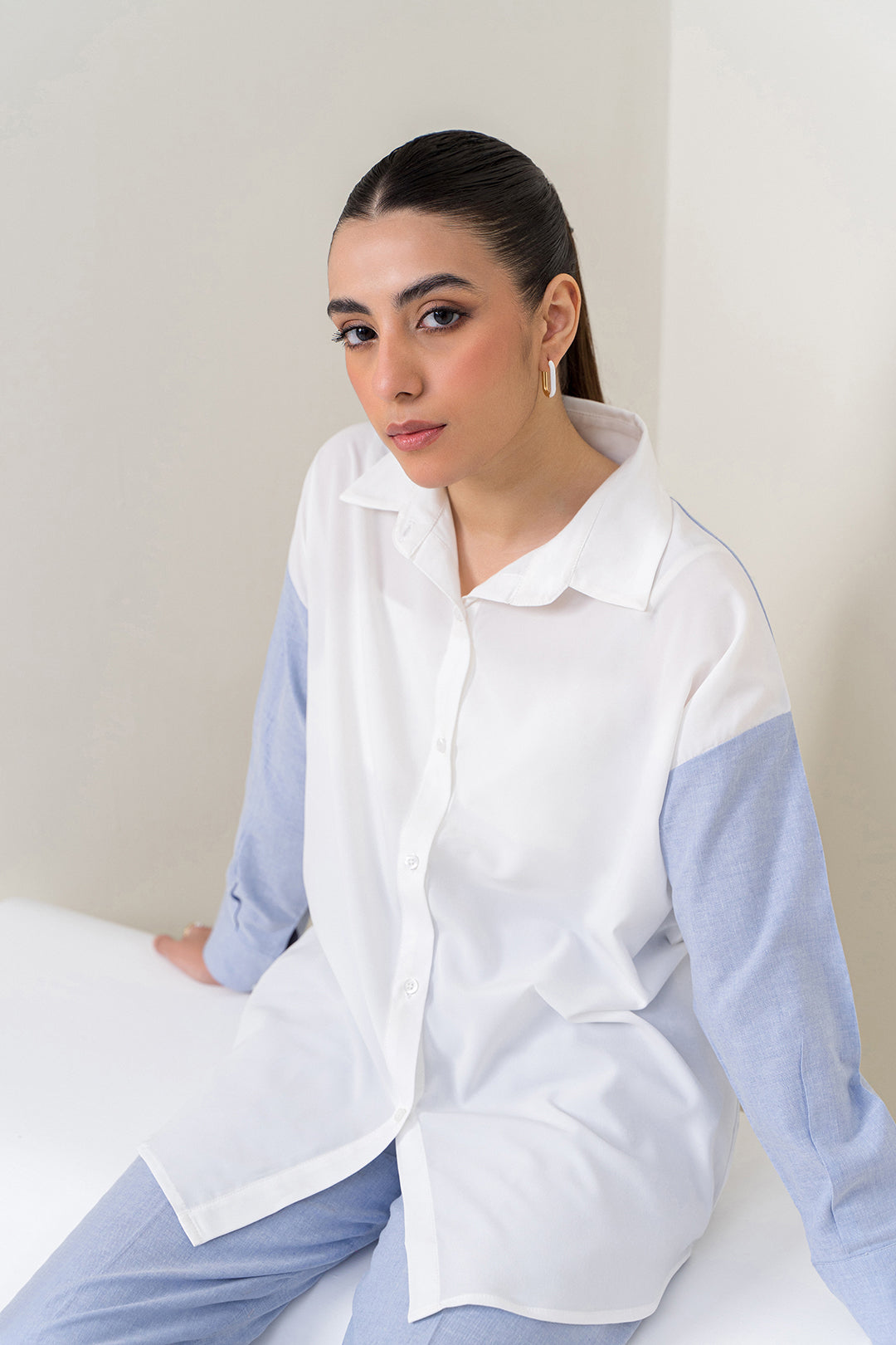 https://cdn.shopify.com/s/files/1/0611/8585/1568/products/W.SS22.295.T-2.jpg?v=1736338122