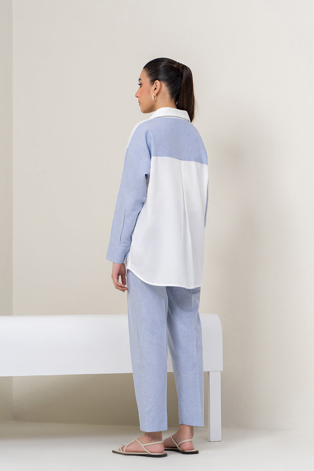 https://cdn.shopify.com/s/files/1/0611/8585/1568/products/W.SS22.295.T-4.jpg?v=1736338123
